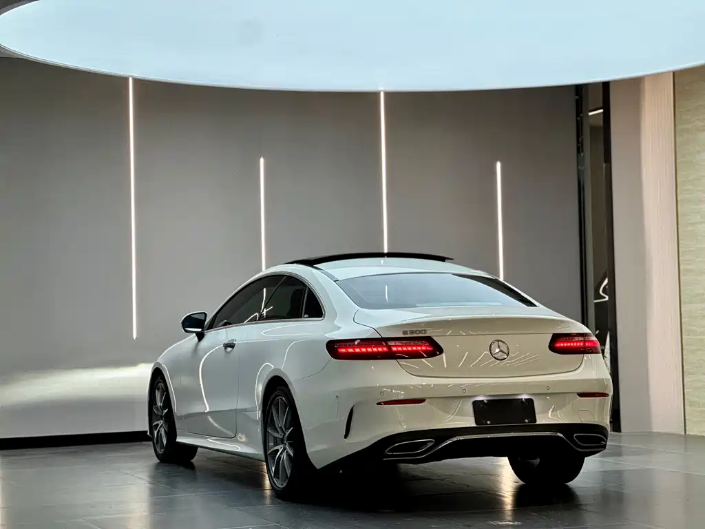 Mercedes-Benz E-Class 2022 — фото 11