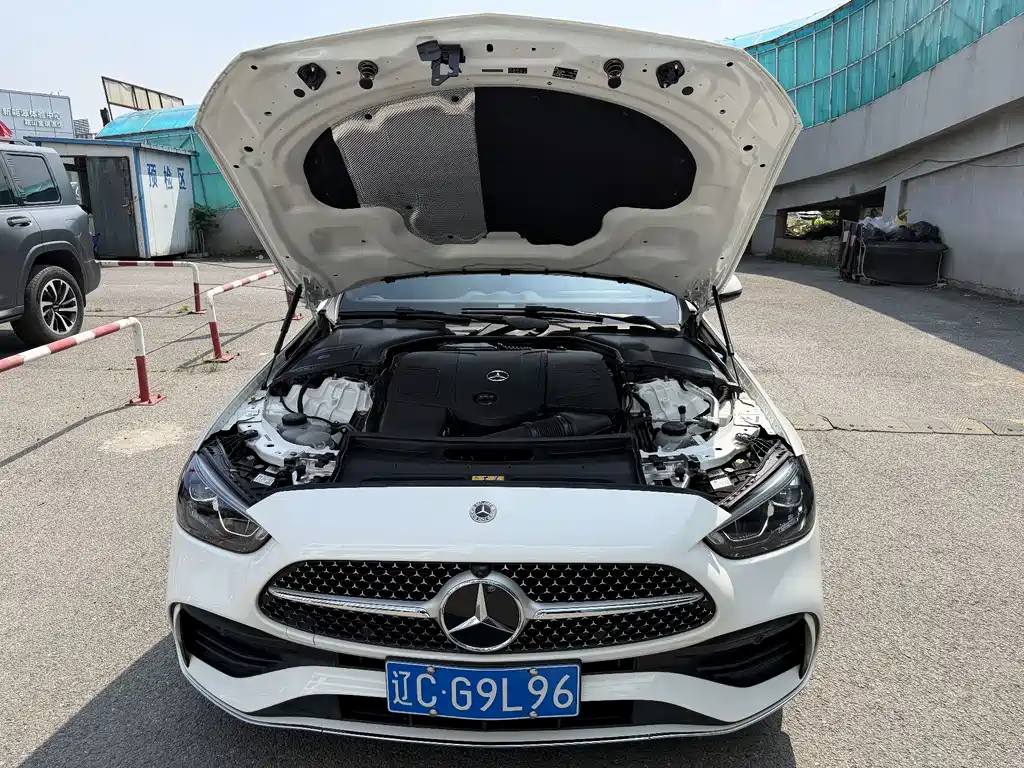 Mercedes-Benz C-Class 2025 — фото 15