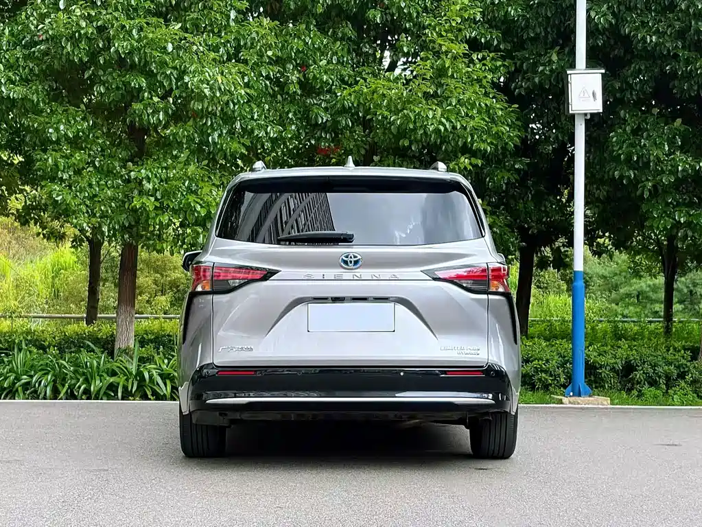 Toyota Sienna 2022 — фото 5