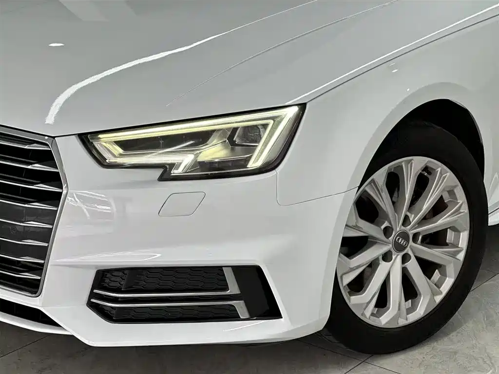 Audi A4L 2019 — фото 16