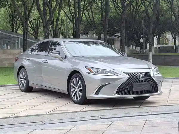 Lexus ES 2019