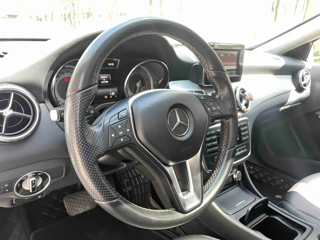 Mercedes-Benz GLA 2015 — фото 11