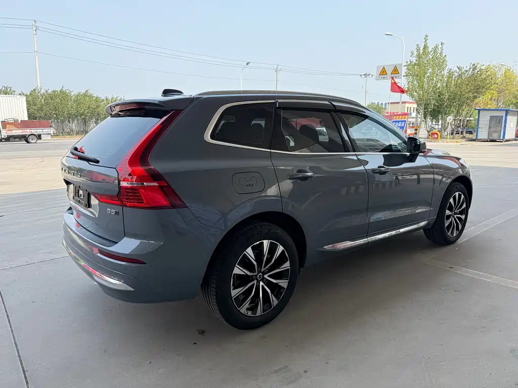 Volvo XC60 2023 — фото 4
