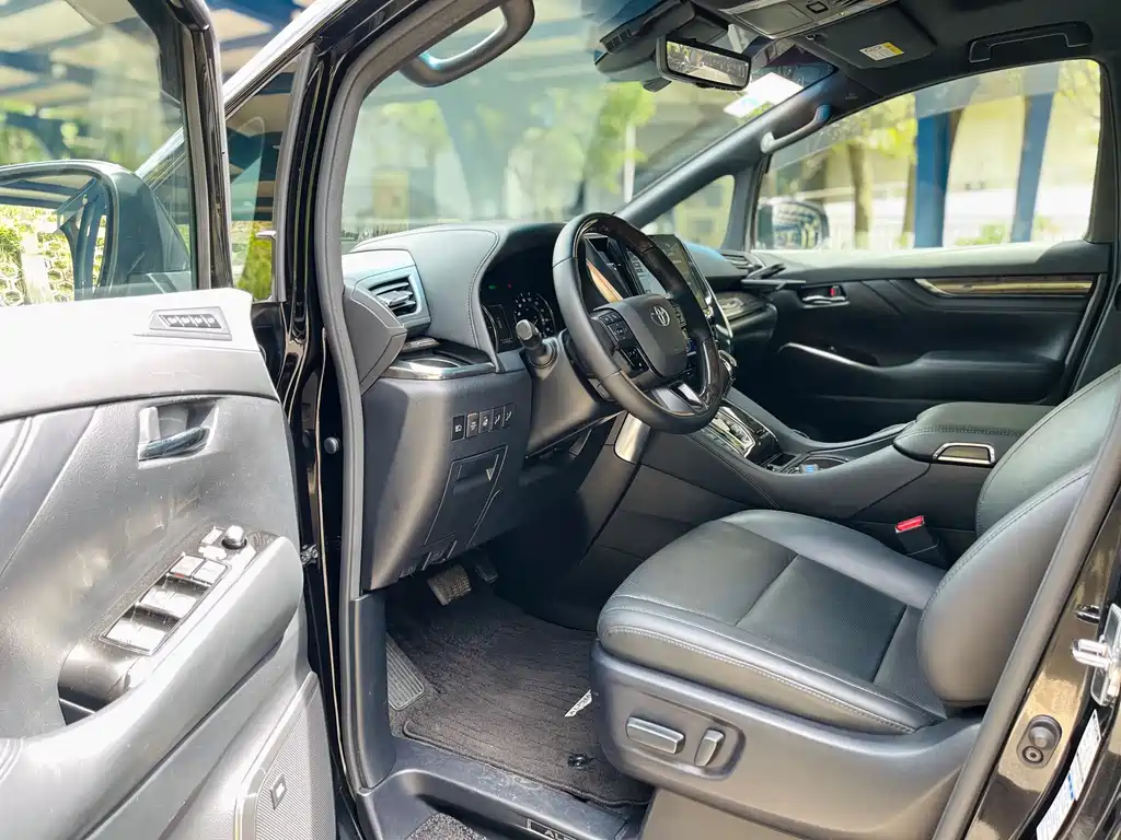 Toyota Alphard 2021 — фото 11