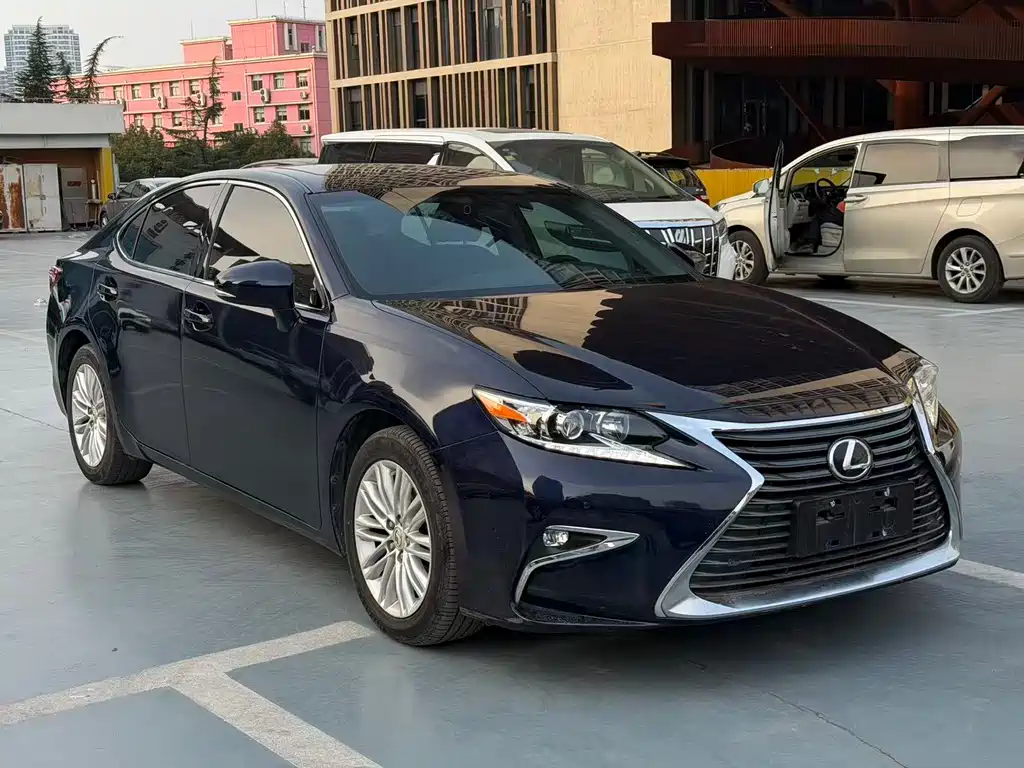 Lexus ES 2018 — фото 3