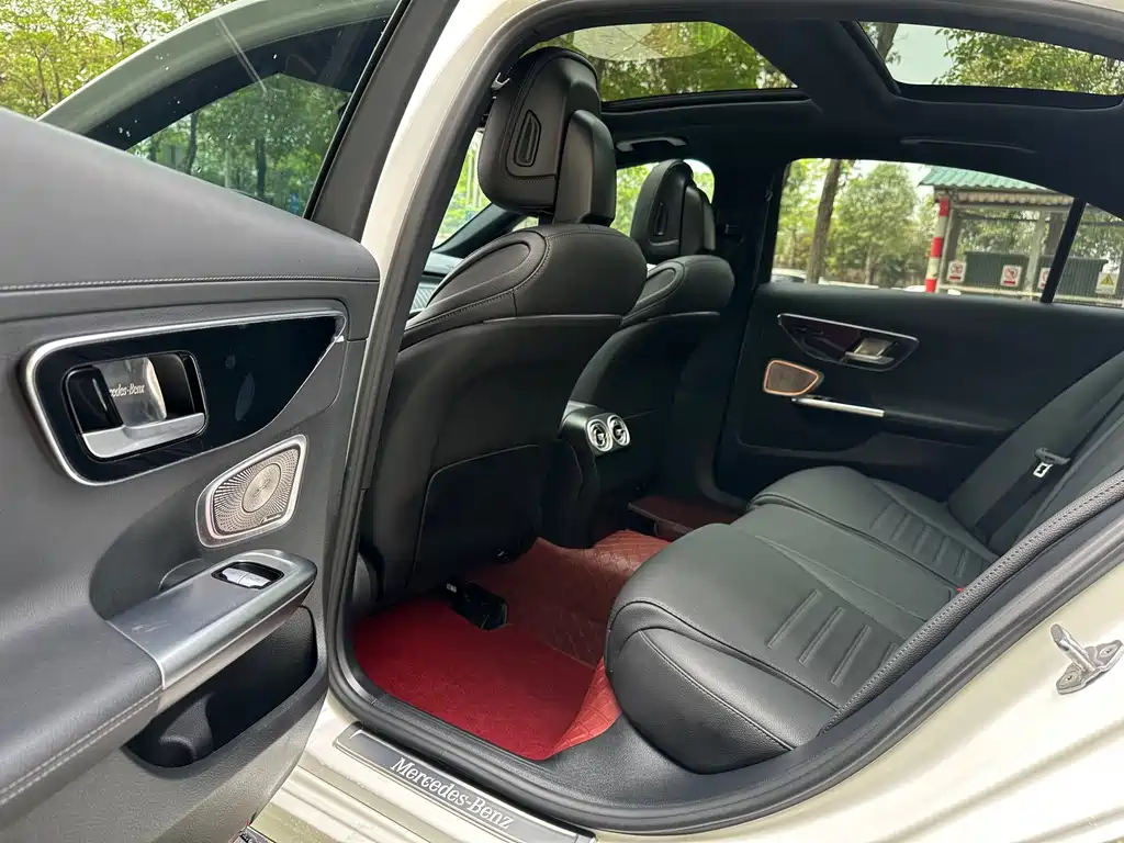 Mercedes-Benz C-Class 2023 — фото 10