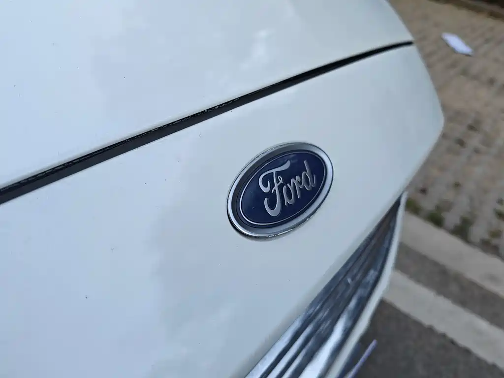 Ford Mondeo 2016 — фото 32