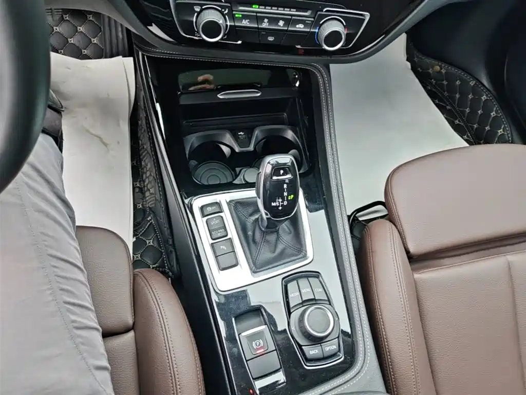BMW 1 Series 2020 — фото 14