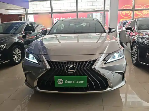 Lexus ES 2024