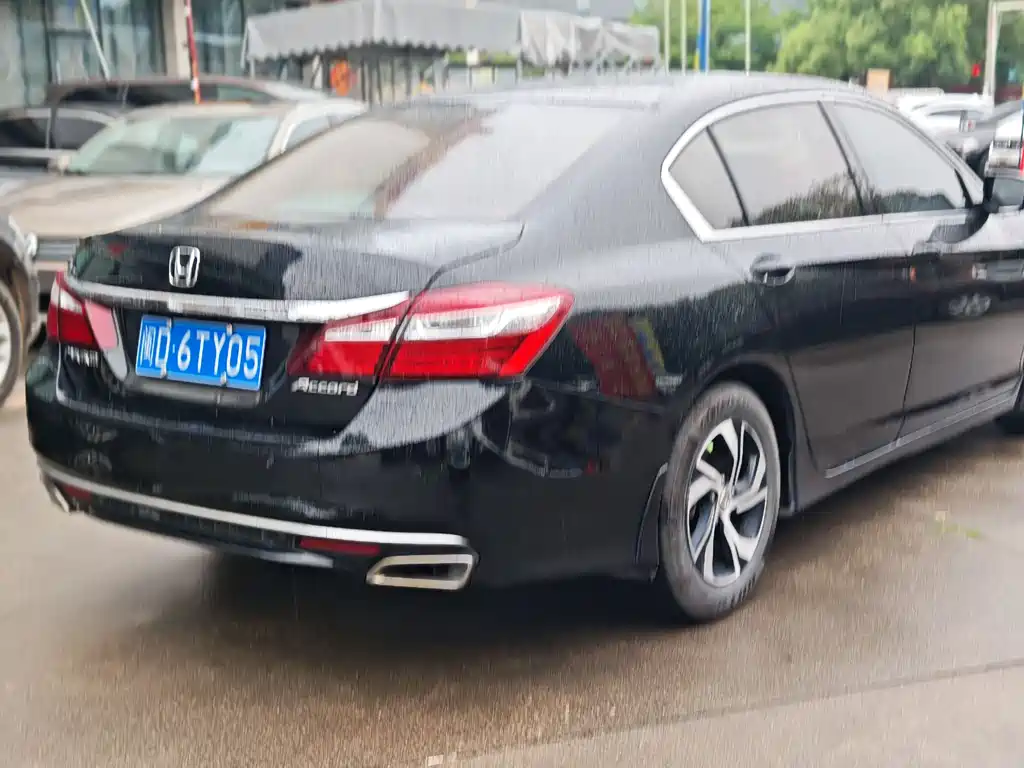 Honda Accord 2018 — фото 6