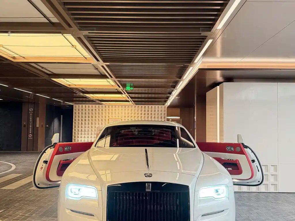 Rolls-Royce Phantom 2018 — фото 4