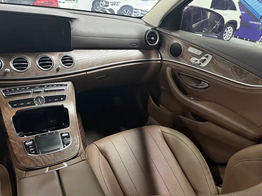 Mercedes-Benz E-Class 2019 — фото 10