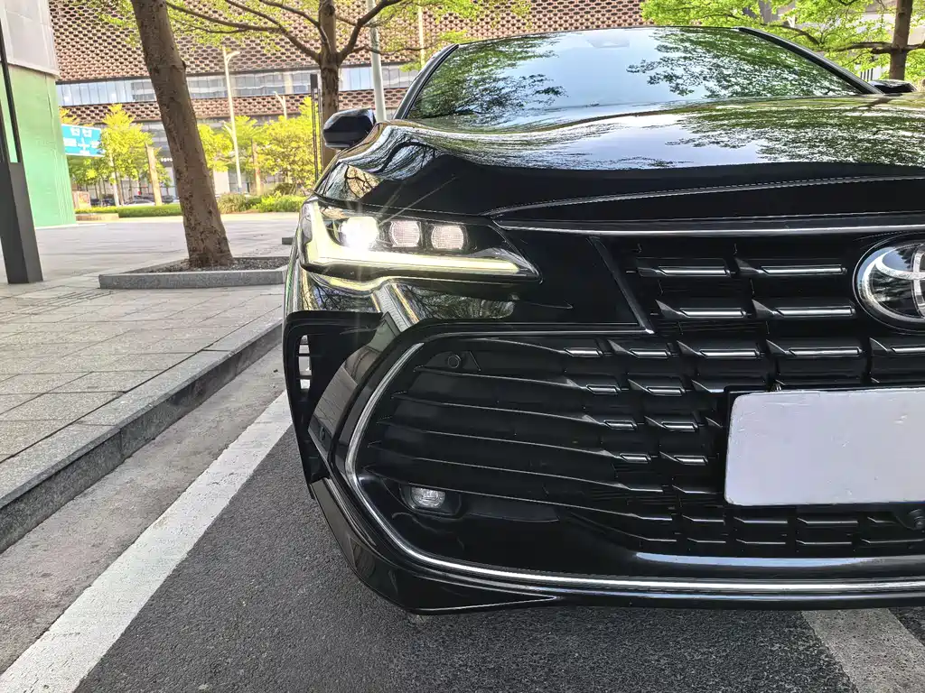 Toyota Avalon 2023 — фото 3