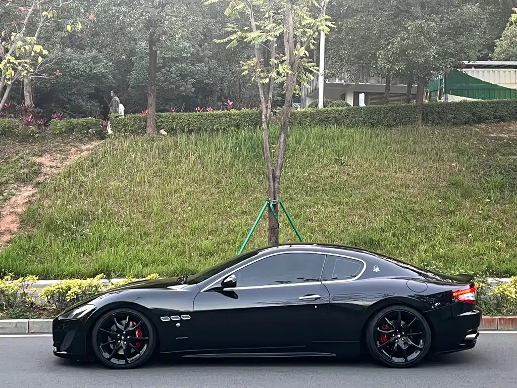 Maserati GranTurismo 2013 — фото 2