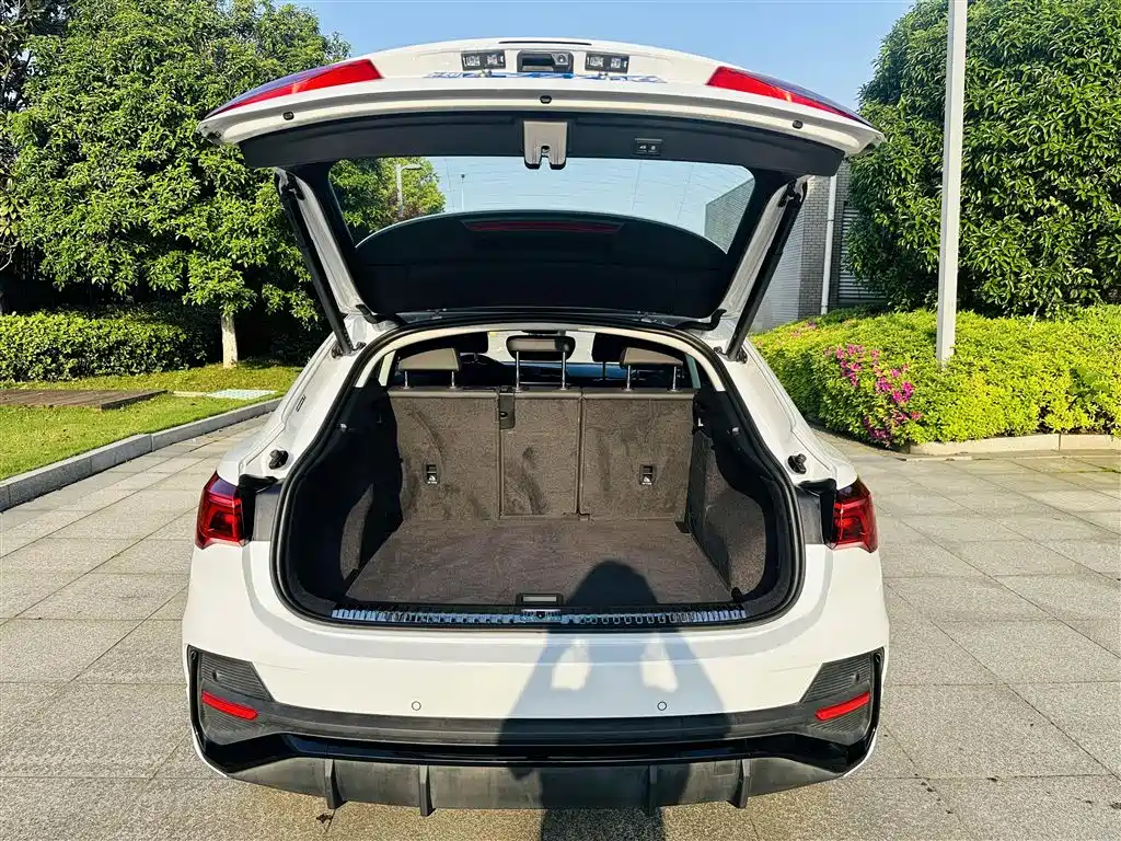 Audi Q3 Sportback 2023 — фото 10