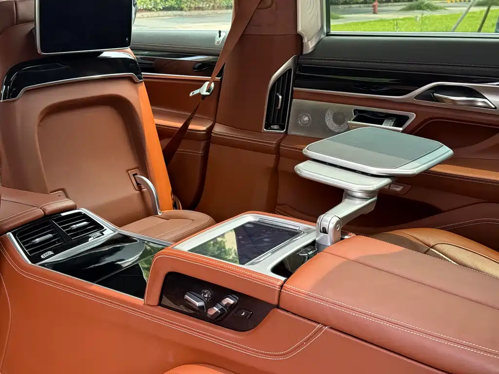 BMW 7 Series 2018 — фото 11