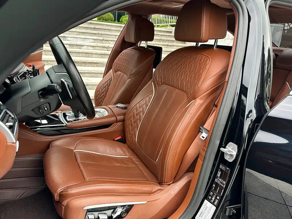 BMW 7 Series 2018 — фото 14