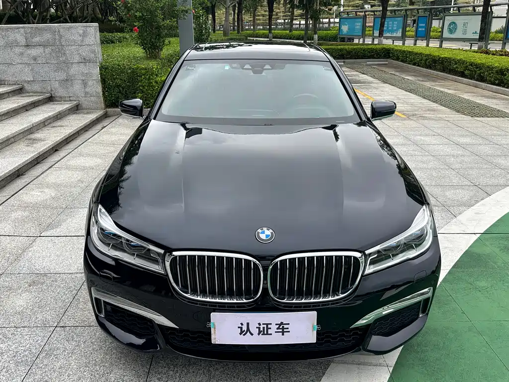 BMW 7 Series 2018 — фото 29