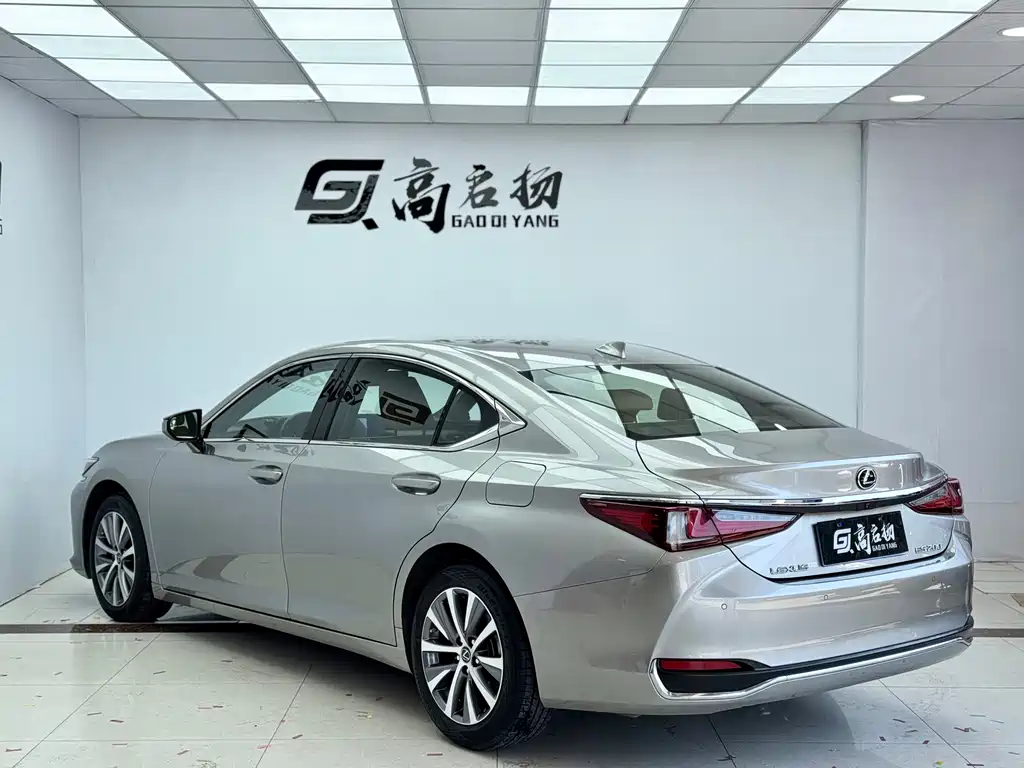 Lexus ES 2021 — фото 29