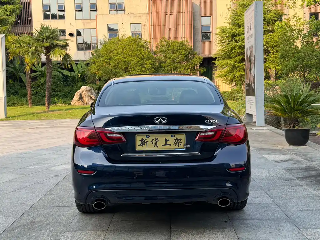 Infiniti Q70 2017 — фото 11