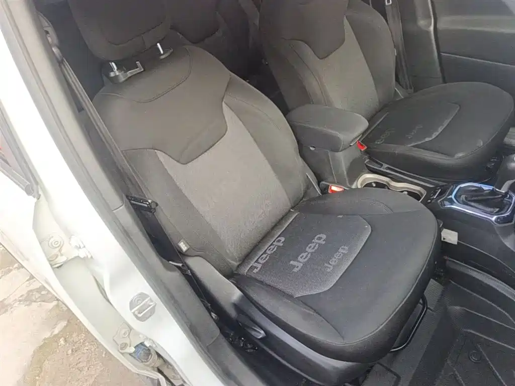 Jeep Renegade 2017 — фото 25