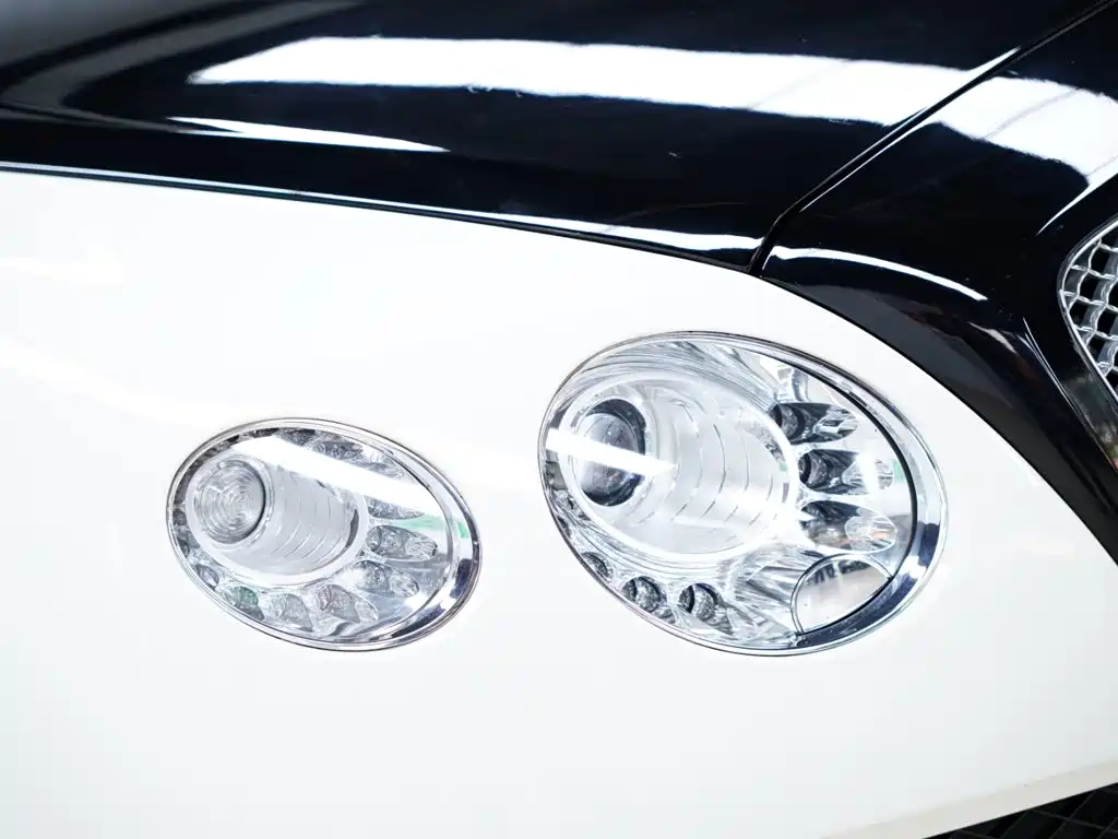 Bentley Continental 2012 — фото 14