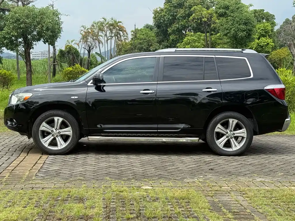 Toyota Highlander 2010 — фото 4