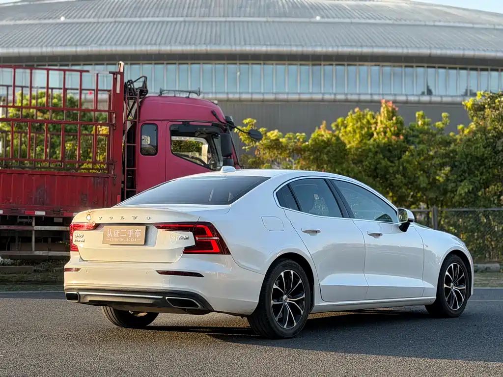 Volvo S60 2020 — фото 4