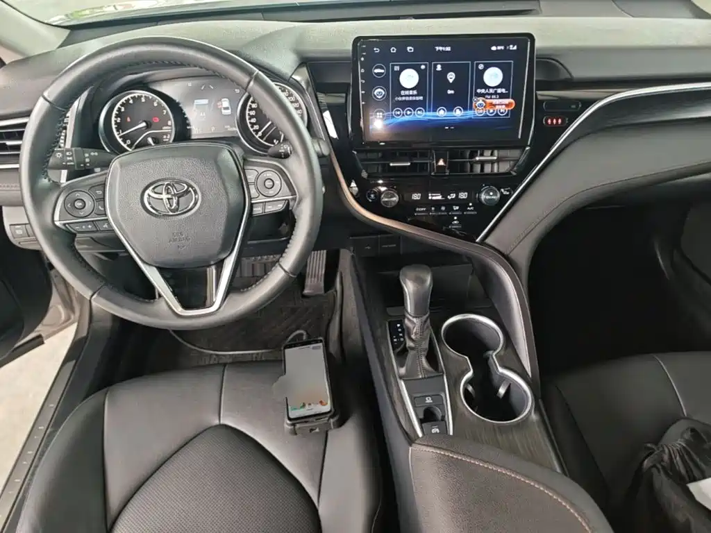 Toyota Camry 2022 — фото 10