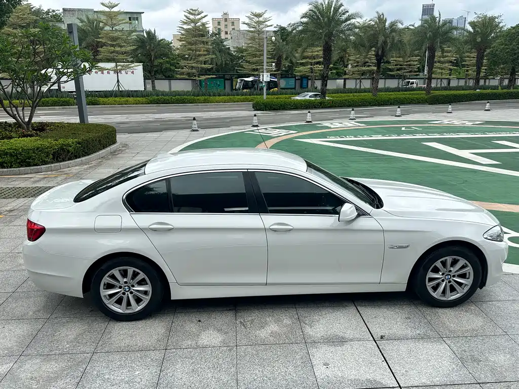BMW 5 Series 2013 — фото 35