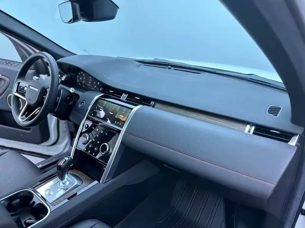 Land Rover Discovery Sport 2023 — фото 17