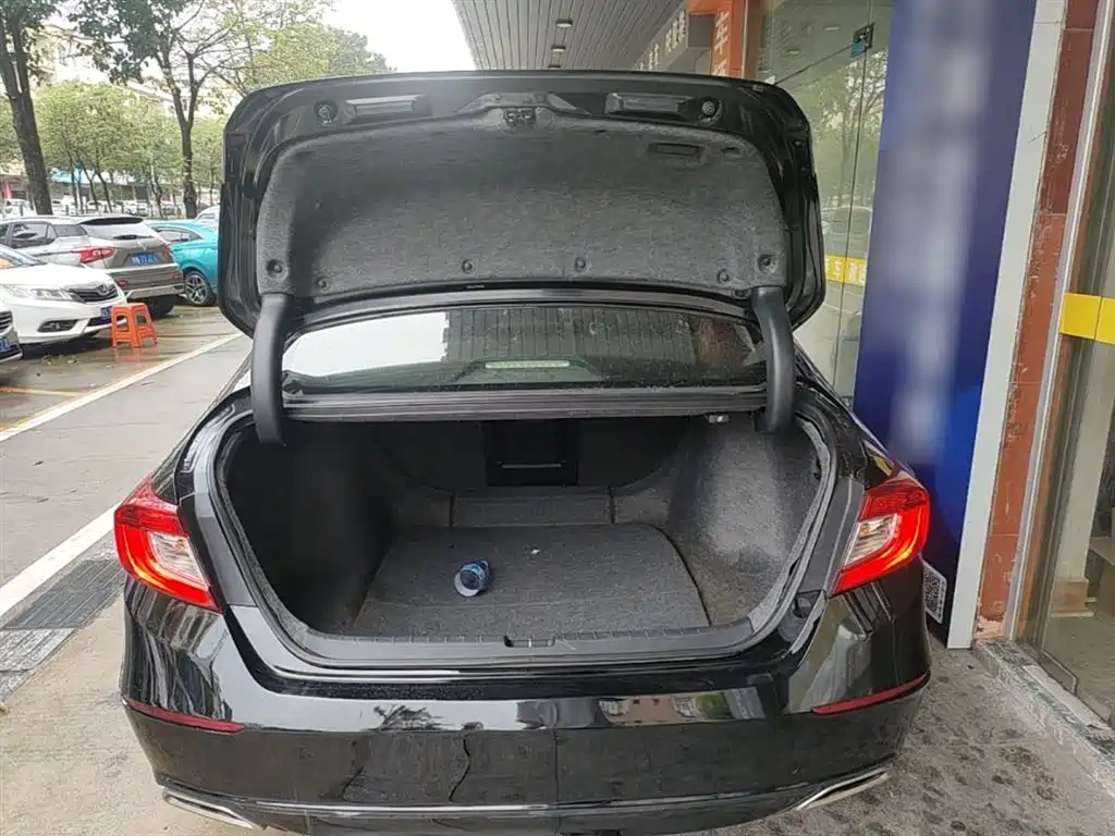 Honda Accord 2018 — фото 19