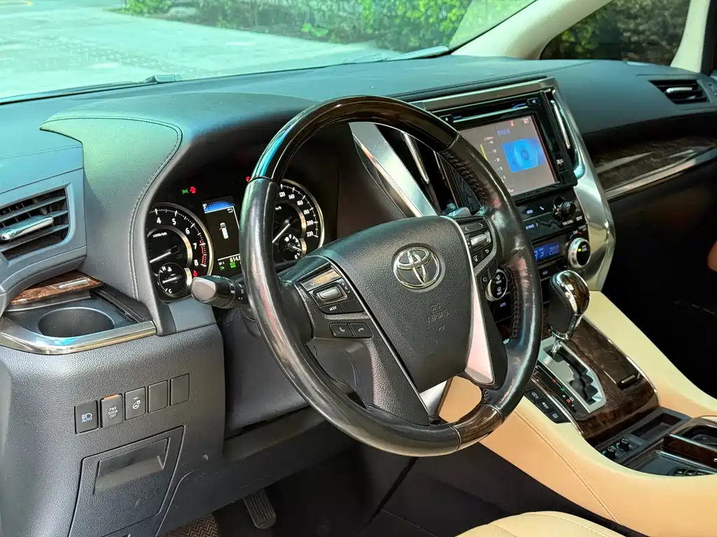 Toyota Alphard 2018 — фото 8