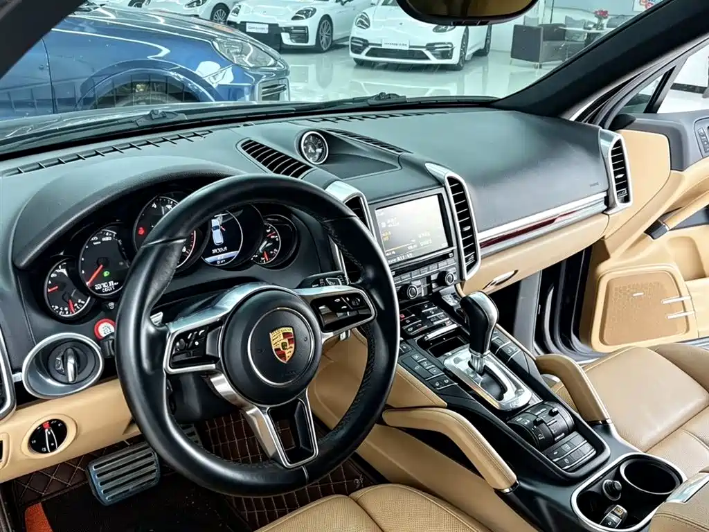 Porsche Cayenne 2015 — фото 8