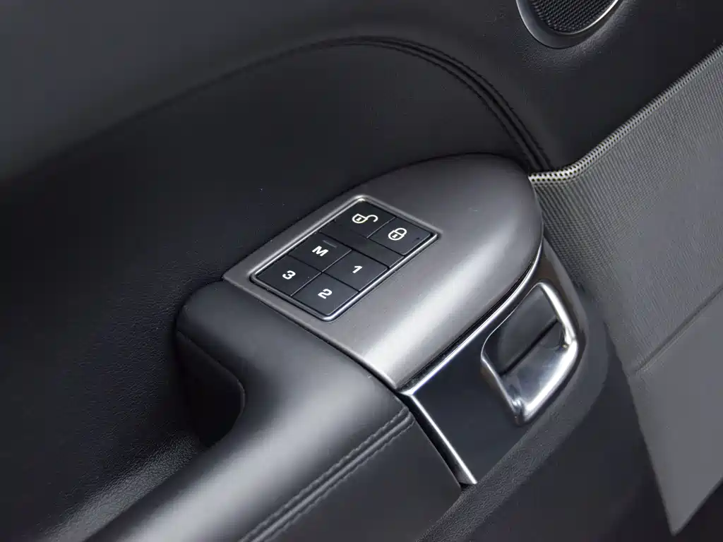 Land Rover Sport 2020 — фото 12