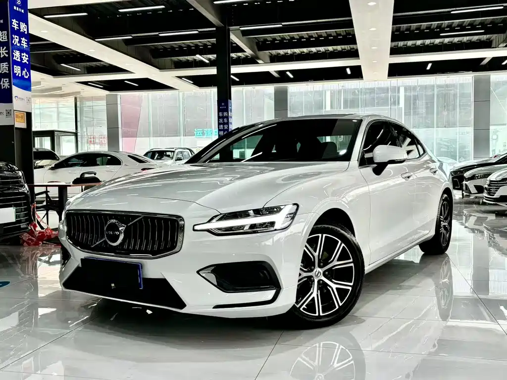 Volvo S60 2025 — фото 1