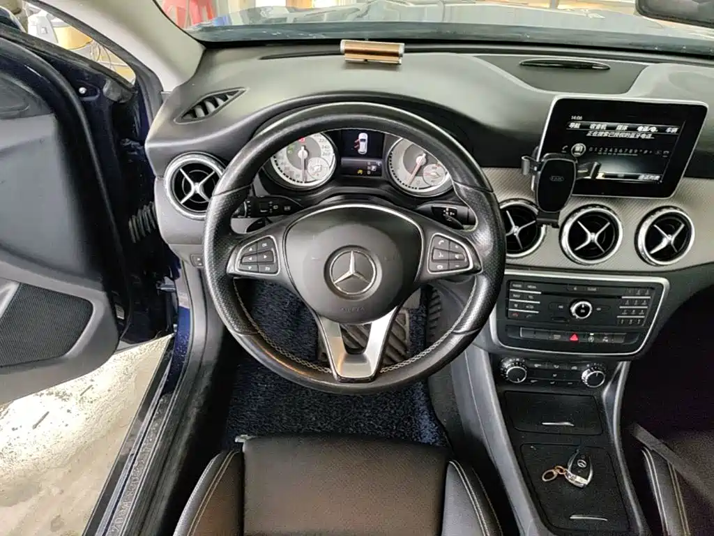Mercedes-Benz GLA 2017 — фото 11