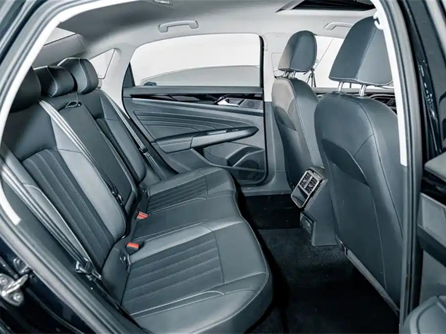 Volkswagen Passat 2025 — фото 20