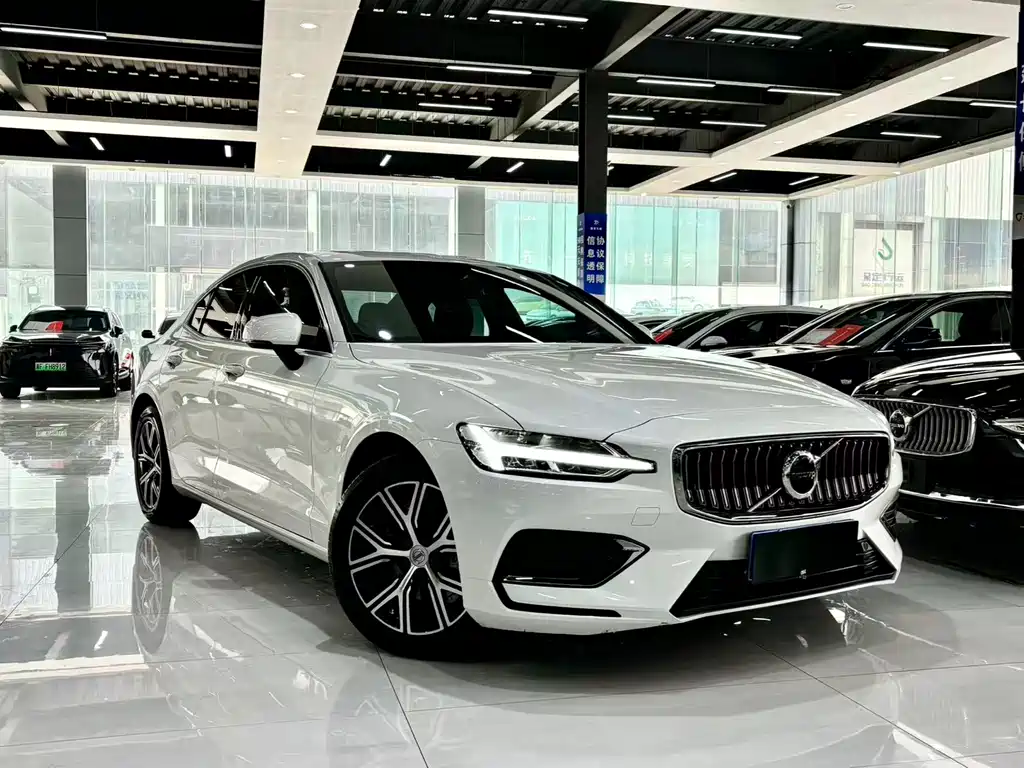 Volvo S60 2025 — фото 3