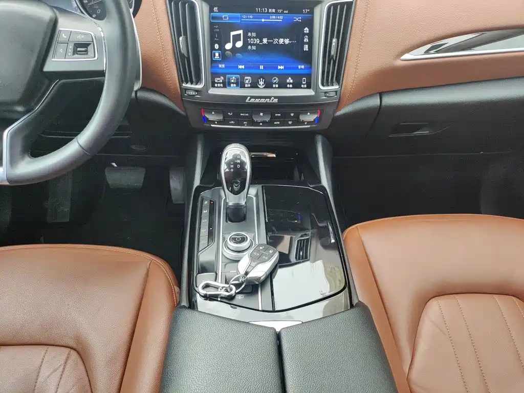 Maserati Levante 2017 — фото 11
