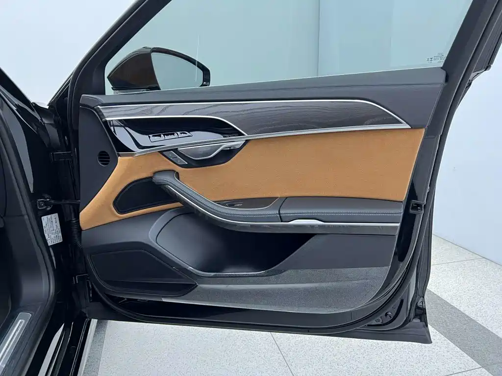 Audi A8 2023 — фото 21