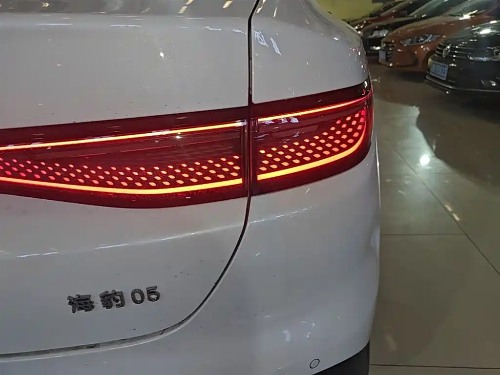 BYD Seal 05 DM-i 2025 — фото 8