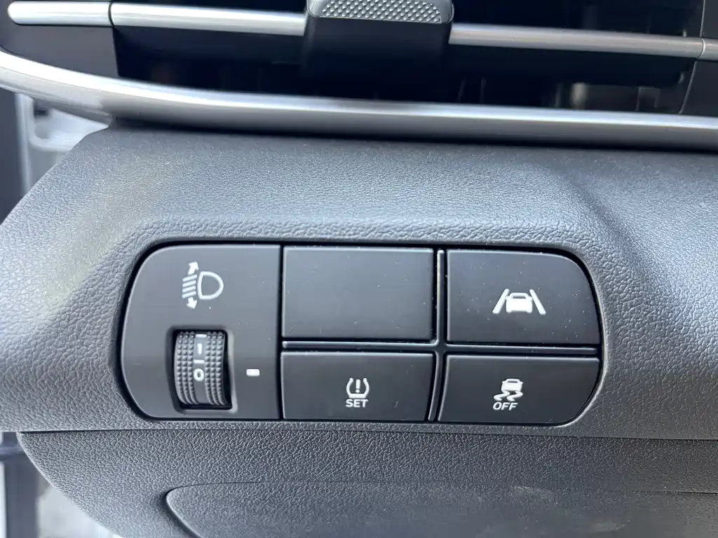 Hyundai Elantra 2023 — фото 13