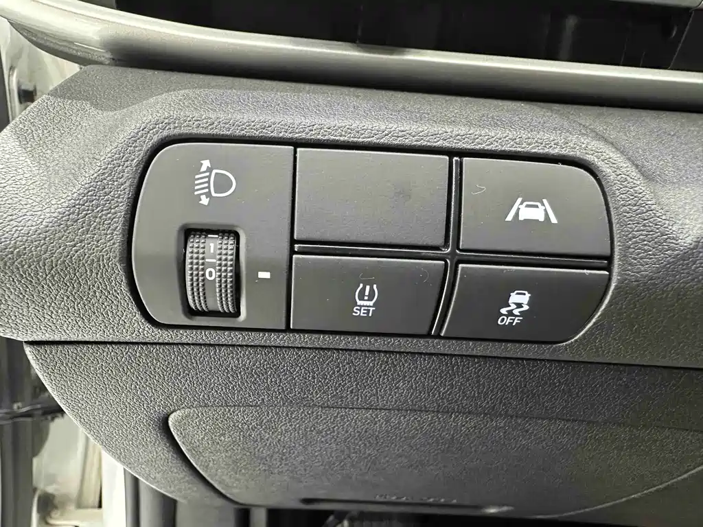 Hyundai Elantra 2023 — фото 9