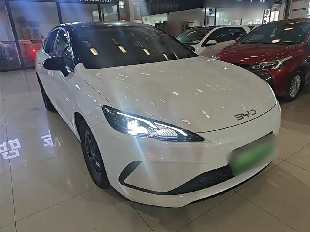 BYD Seal 05 DM-i 2025 — фото 4