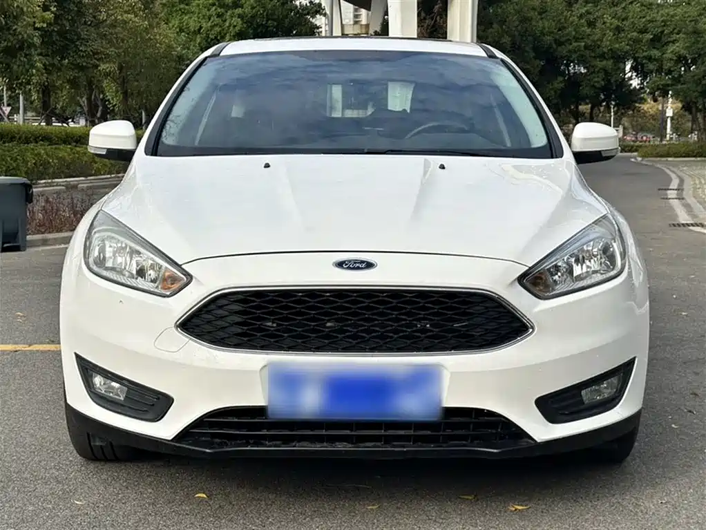 Ford Focus 2019 — фото 25