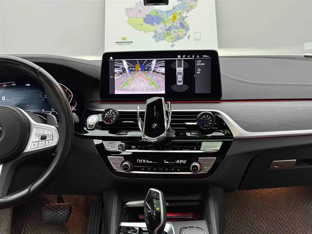 BMW 5 Series 2023 — фото 10