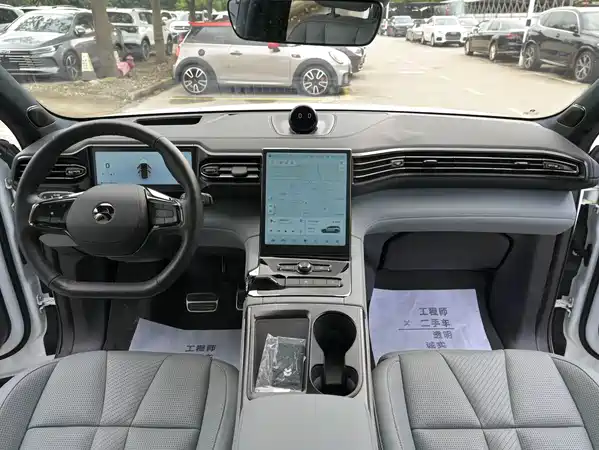 NIO ES8 2021