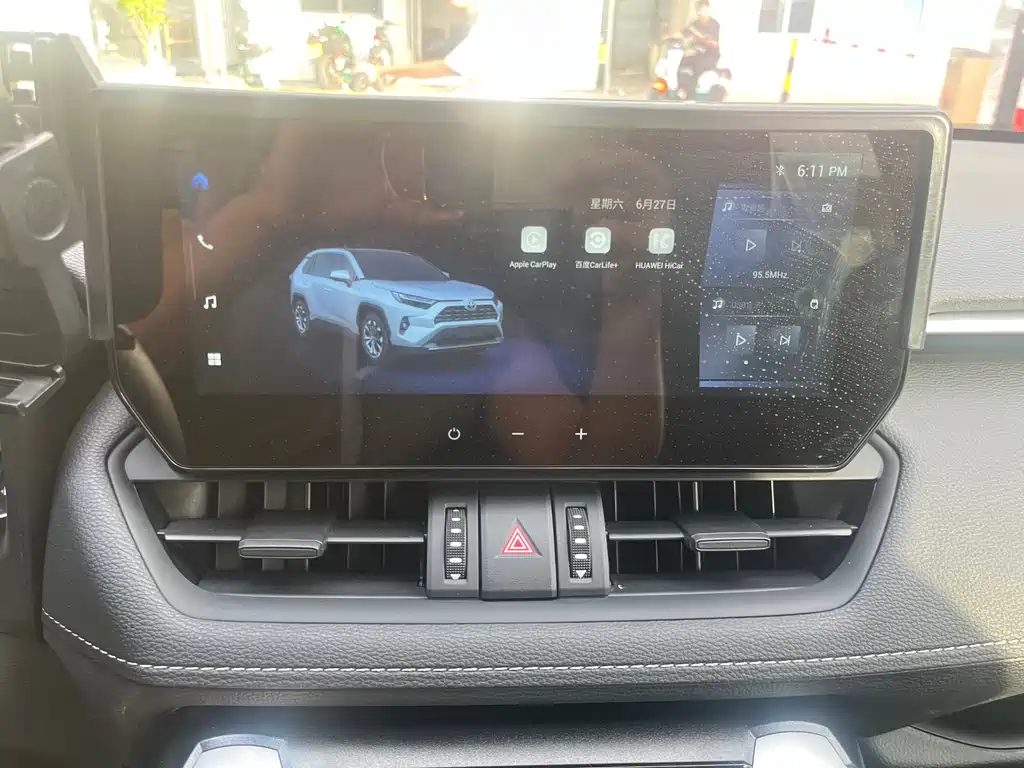 Toyota RAV4 2025 — фото 16