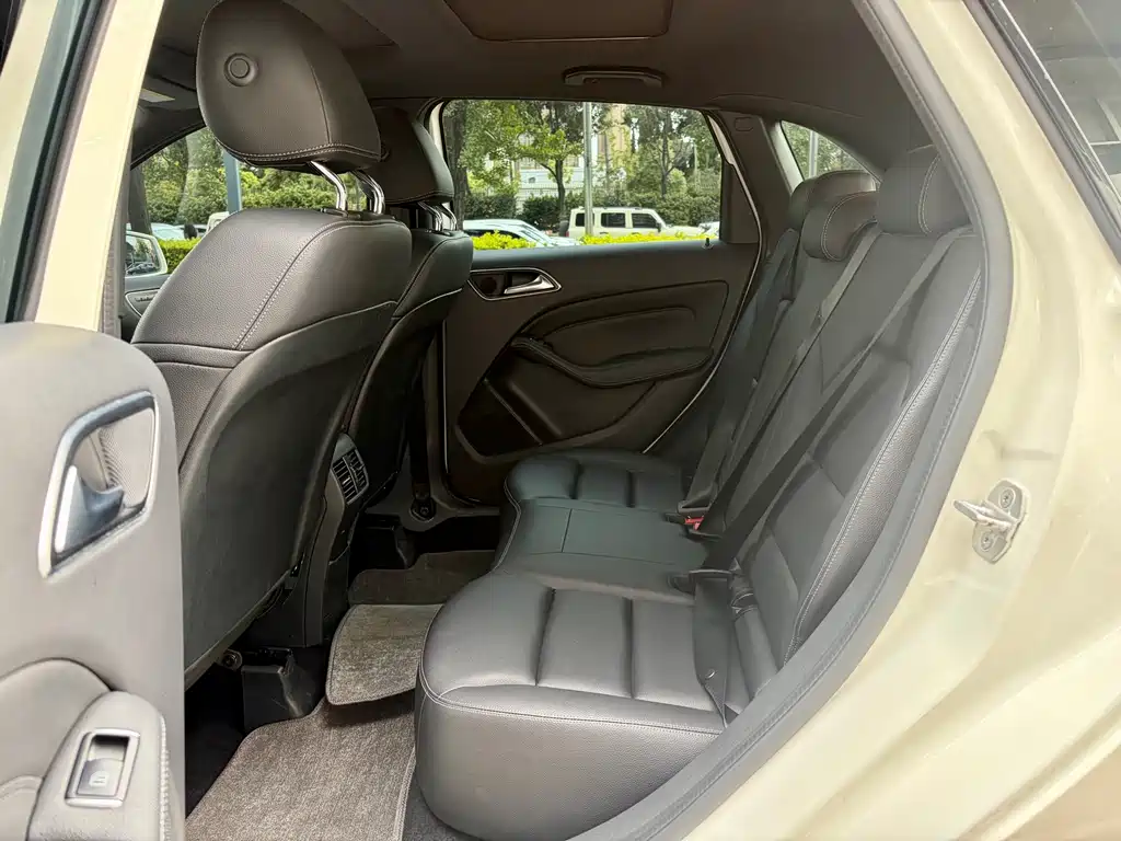 Mercedes-Benz B-Class 2017 — фото 15